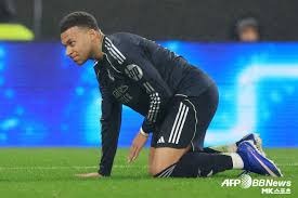 朗斯力压大巴黎，持续领跑法甲积分榜，萨热打造铁血球队